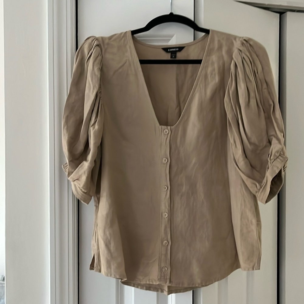 Puff sleeve top!
